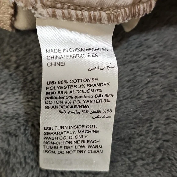 White House Black Market Leopard Print MidRise Skinny Crop Bermuda Shorts Size6 - Picture 9 of 9